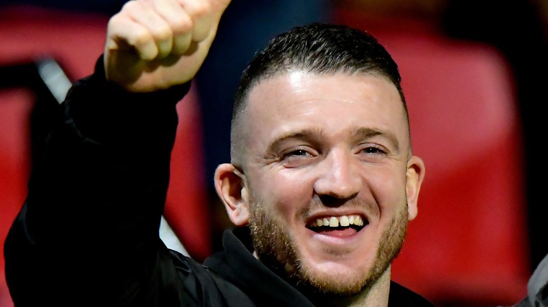 Randy Wolters op de tribune bij zijn oude club Go Ahead Eagles