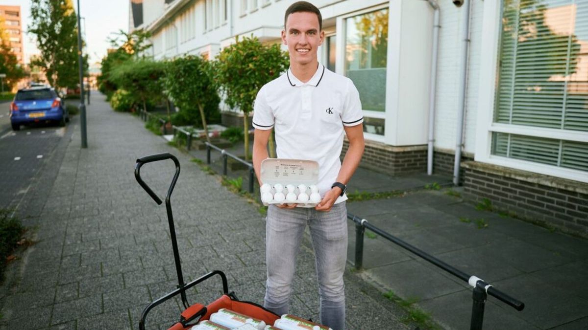 Tim (14) heeft eierwijk in plaats van krantenwijk: 'Daarmee verdien ik