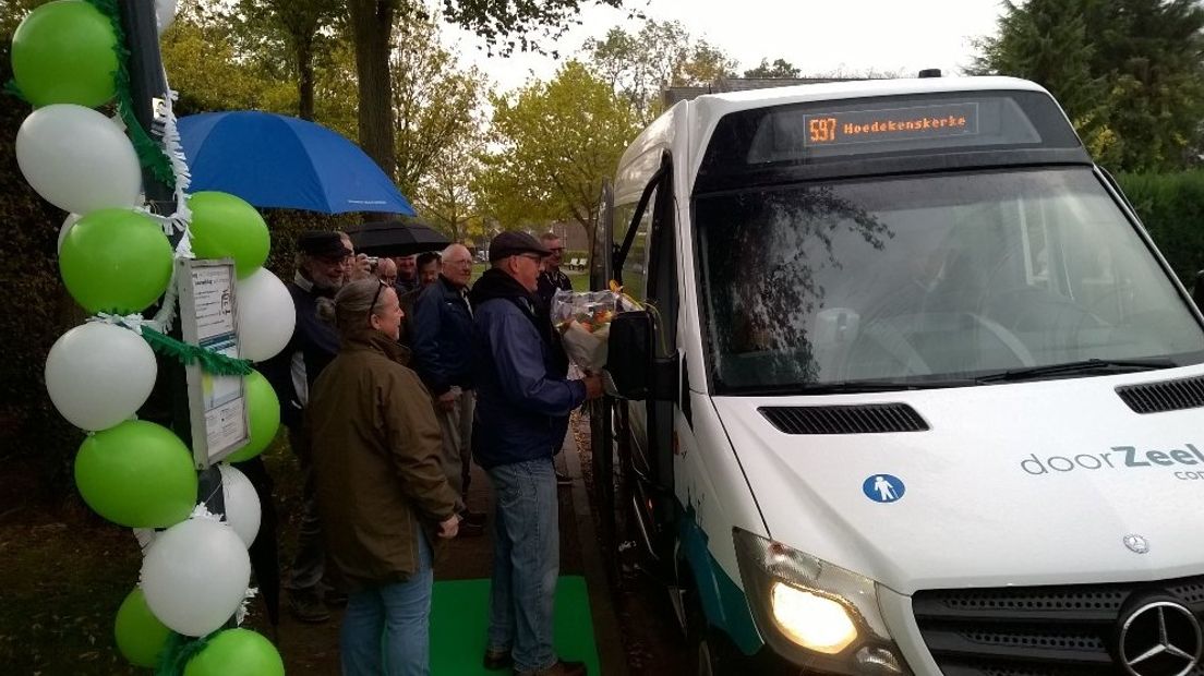 Eerste rit van buurtbus Kattendijke naar Goes