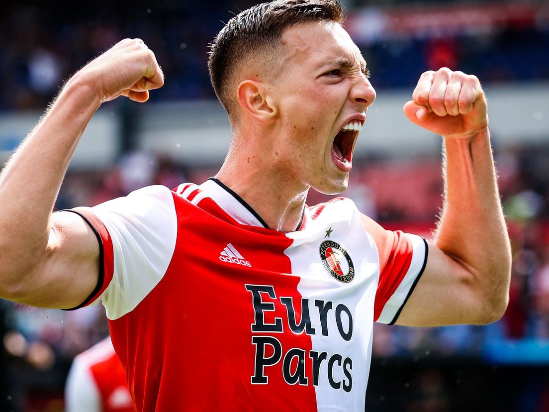 Robert Bozeník juicht na zijn goal voor Feyenoord tegen ADO Den Haag