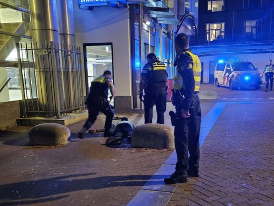 Aanhouding na achtervolging in centrum Rotterdam | Meerdere mishandelingen met kettingslot