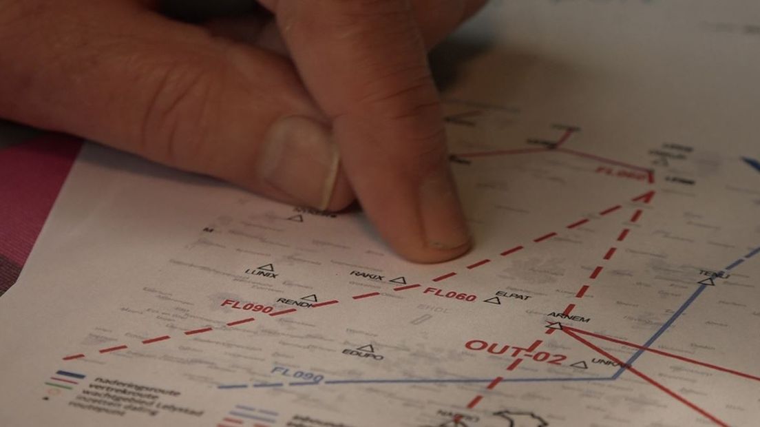Verschillende hoogleraren en milieuexperts vinden dat de effecten van de lage vliegroutes van Lelystad Airport alsnog in een milieueffectrapportage (mer) moeten worden onderzocht. Dat antwoorden zij op vragen van Omroep Flevoland en Omroep Gelderland.