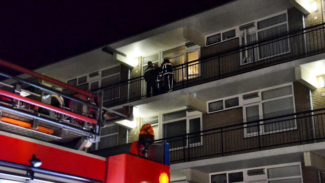 Brandweer in Almelo blust brandje in flatwoning