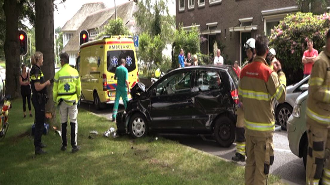 Het was even schrikken voor bewoners van de Geitenkamp en de Paasberg, twee wijken in Arnhem. Veel politie, ambulances en zelfs de brandweer snelden naar een ongeval vlakbij De Witte School aan de Rosendaalseweg.