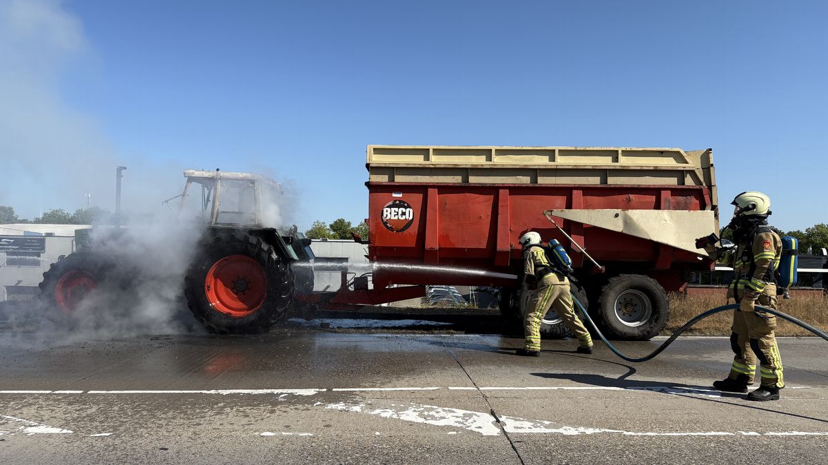 Trekker vat vlam op N375 bij Meppel