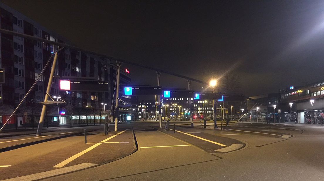Leeg  busstation in Leiden door staking chauffeurs