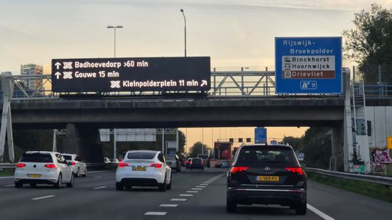 File van 30 kilometer met meer dan uur vertraging op A4, driekwartier vertraging op A44 Nieuws