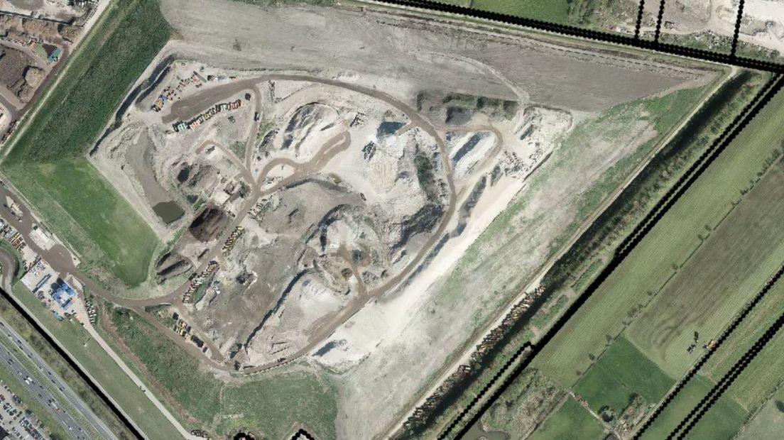 Een luchtfoto van de stortplaats