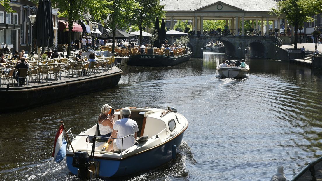 Over een paar jaar mogen alleen nog elektrische bootjes in Leiden rondvaren