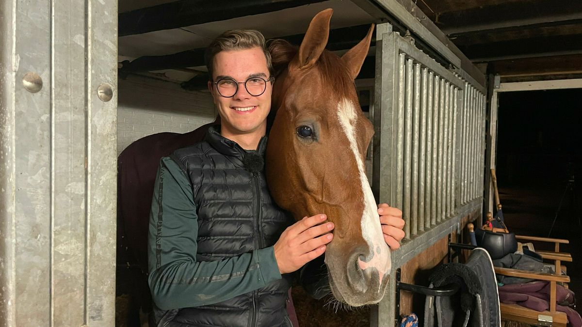 Marten Luiten uit Vledder weer oppermachtig bij Nederlands kampioenschap dressuur U25