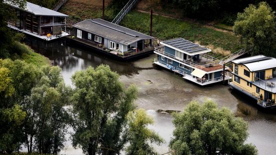 Rioolgeur en scheuren in de muur: woonbooteigenaren in de problemen door laagwater