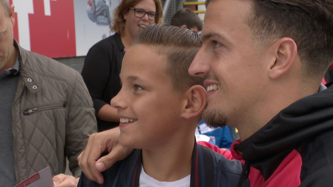 Nick Bakker poseert lachend voor een foto (Rechten: RTV Drenthe)