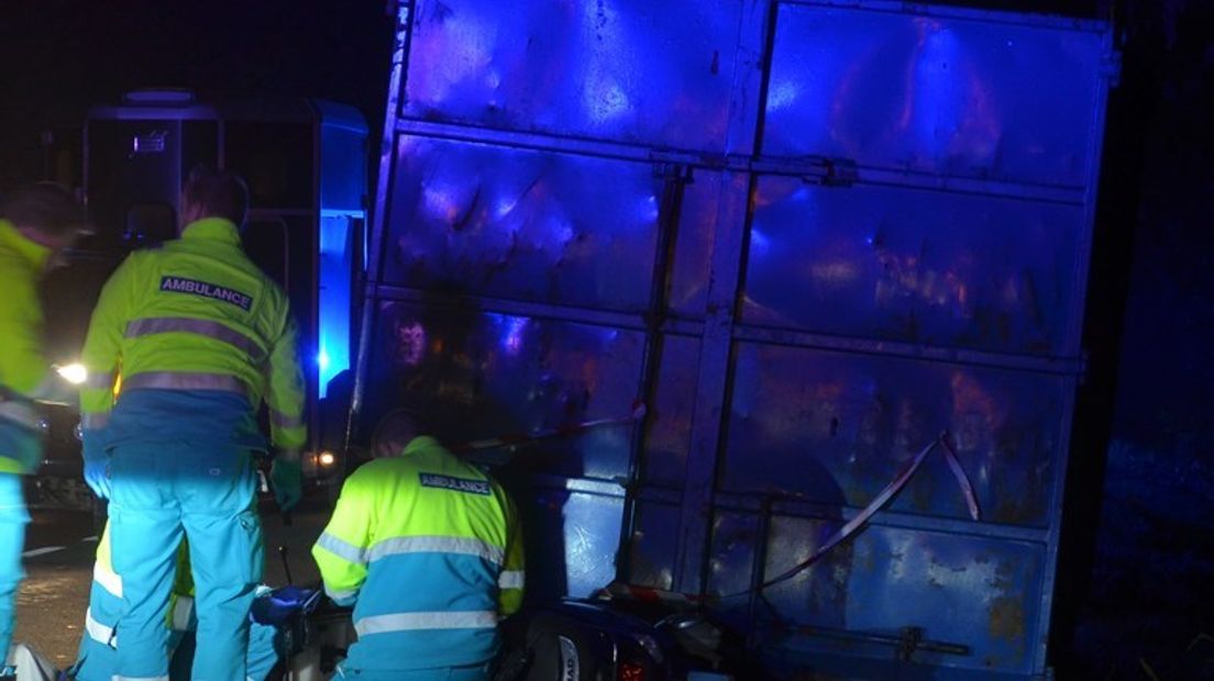 Tegen de 22-jarige chauffeur uit Vaassen die in Zutphen een container op de weg plaatste waartegen een 73-jarige scooterrijdster zich doodreed, is dinsdag 150 uur werkstraf geëist.
