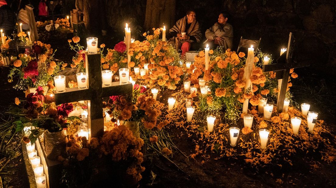 Viering van de Dag van de Doden, Dia de los Muertos in Delia, Mexico (beeldverhaal Gerlinde Schrijver)
