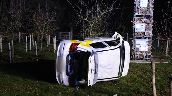Automobilist onder invloed crasht • loods uitgebrand