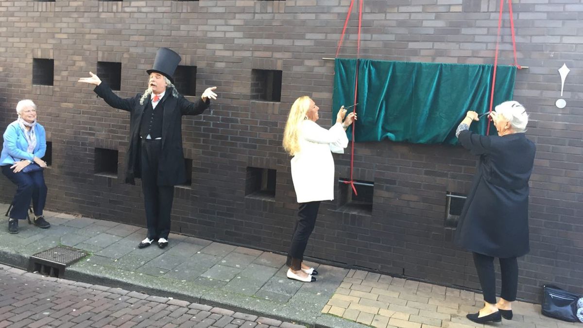 Gedenkteken voor vermoorde goochelaar Ben Ali Libi onthuld - RTV Noord