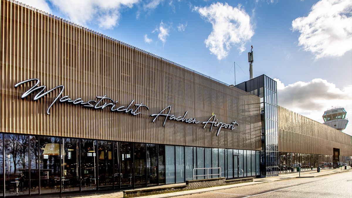 Vliegtuig Air Hollandia stond alleen maar stil op MAA: vermoeden van witwassen