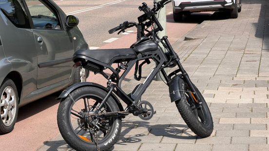 Aanrijding tussen fatbike en auto in Landgraaf. Aanrijding tussen fatbike en auto in Landgraaf.