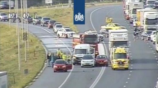 Meisje lichtgewond na steekincident Nieuwegein | Ongeval A2 bij Vinkeveen. Meisje lichtgewond na steekincident Nieuwegein | Ongeval A2 bij Vinkeveen.