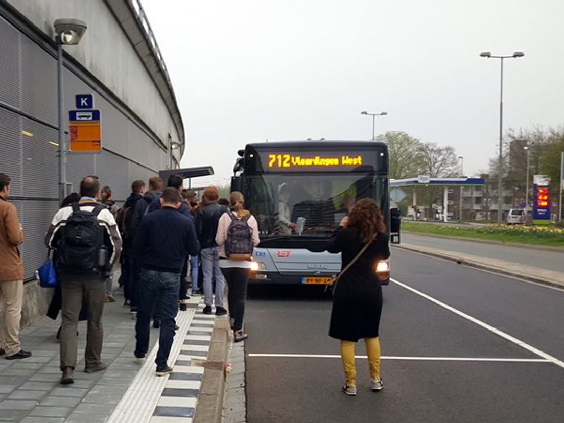 Voorlopig nog bussen op de Hoekse Lijn