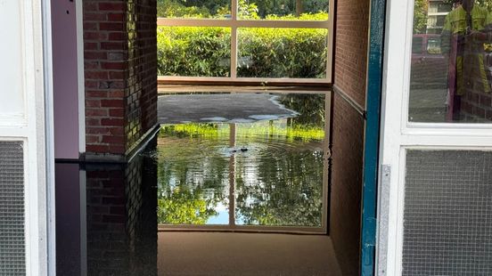 Flat ontruimd • ongeluk hoogwerker. Flat ontruimd • ongeluk hoogwerker.