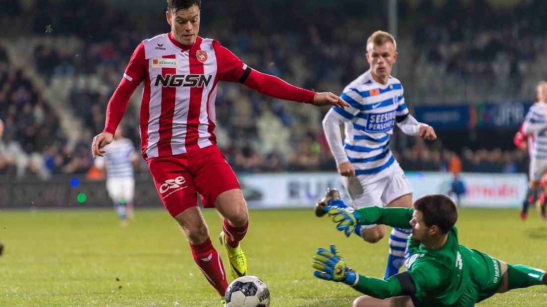 De Graafschap is opnieuw keihard onderuit gegaan. In een knotsgek duel won FC Oss met 5-3 van de kwakkelende Achterhoekers. De nederlaag betekent weer een dieptepunt in een dramatisch seizoen.