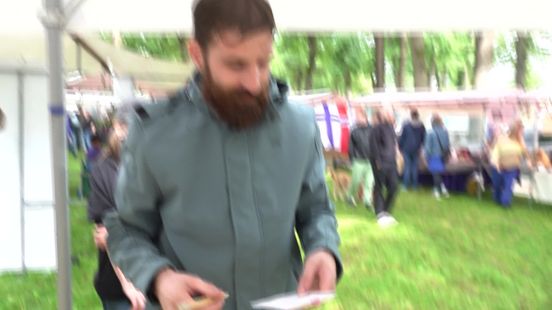 Zo keur je honing: meten, zien en vooral proeven