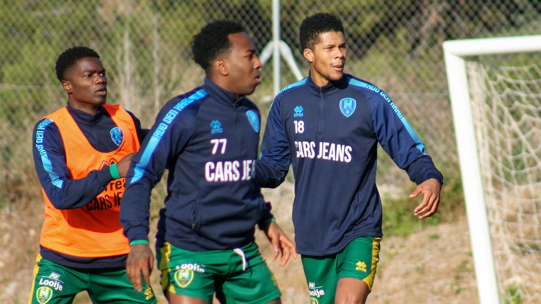 Jordan Spence (nr. 18) op proef bij ADO Den Haag.