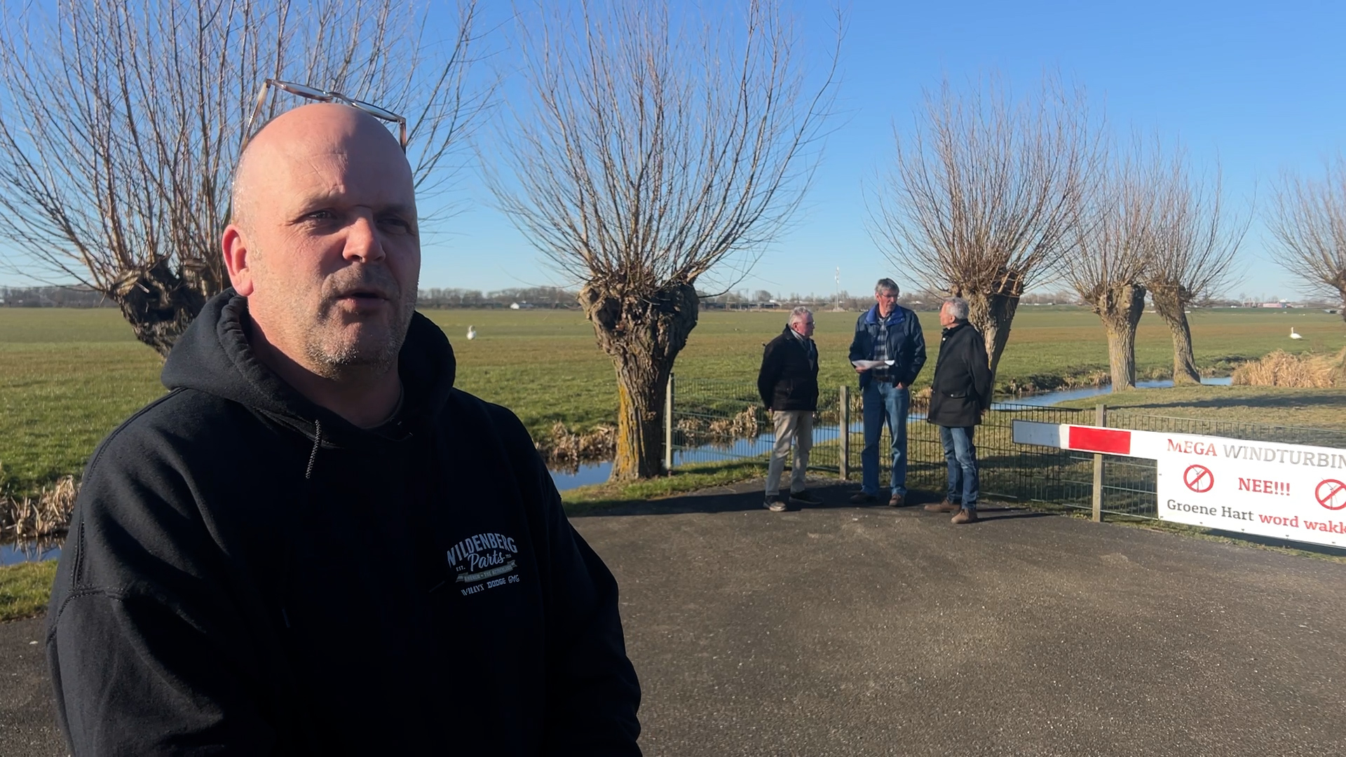 Reinder Bier bij de geplande windmolenlocatie in Papekop