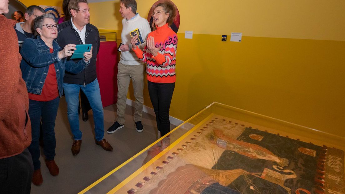 Bezoekers in de tentoonstelling Gelderland - Het verloren hertogdom