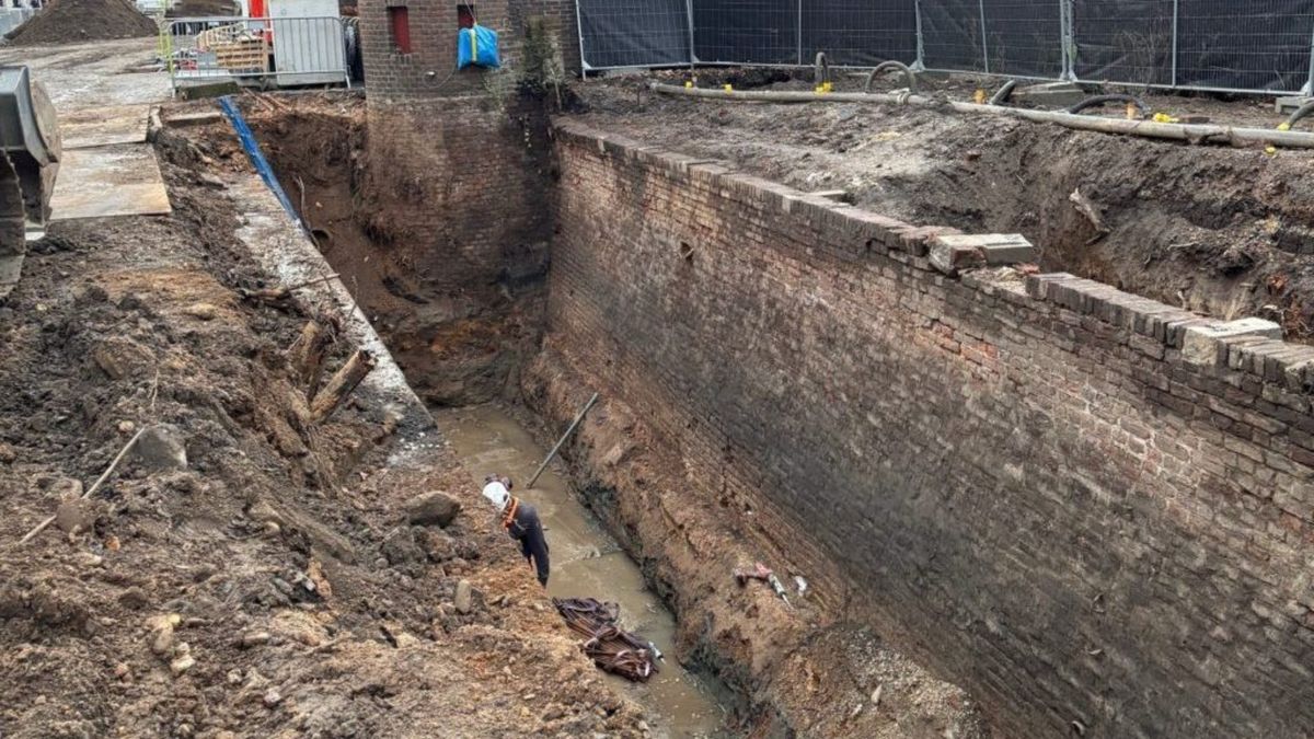 Historische kademuur gevonden bij werkzaamheden in Sittard-Geleen