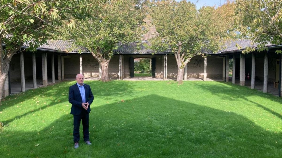 Toeristenkerk Zoutelande staat te koop: 'Pijnlijke keuze voor vrijwilligers en kerkgangers'