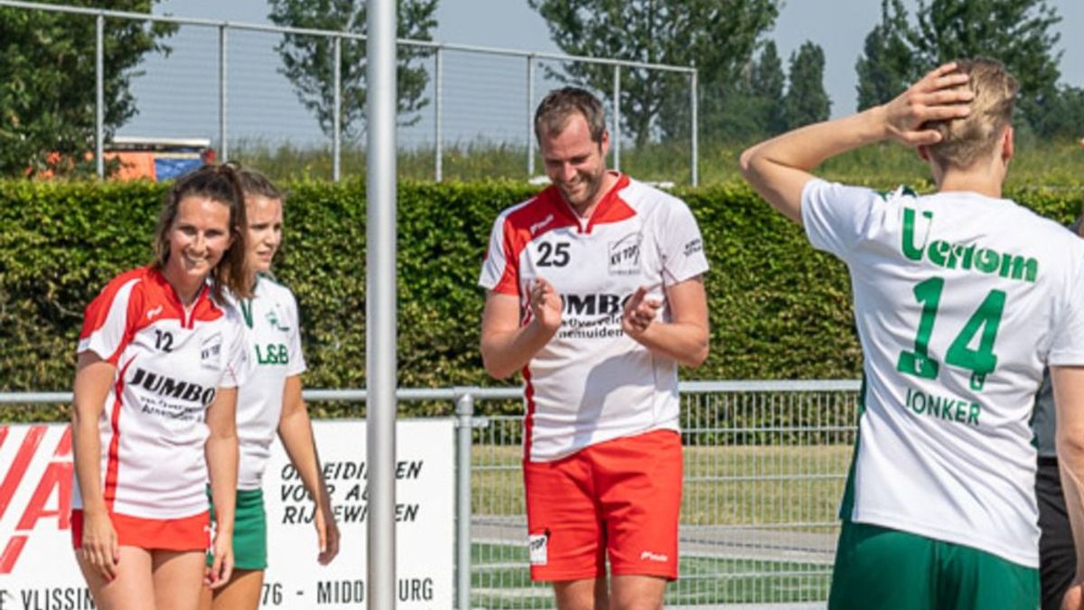 Jeanine Marijs neemt afscheid bij TOP Arnemuiden met rode kaart