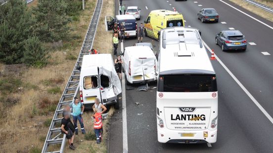 Chaos na groot ongeluk op A50. Chaos na groot ongeluk op A50.