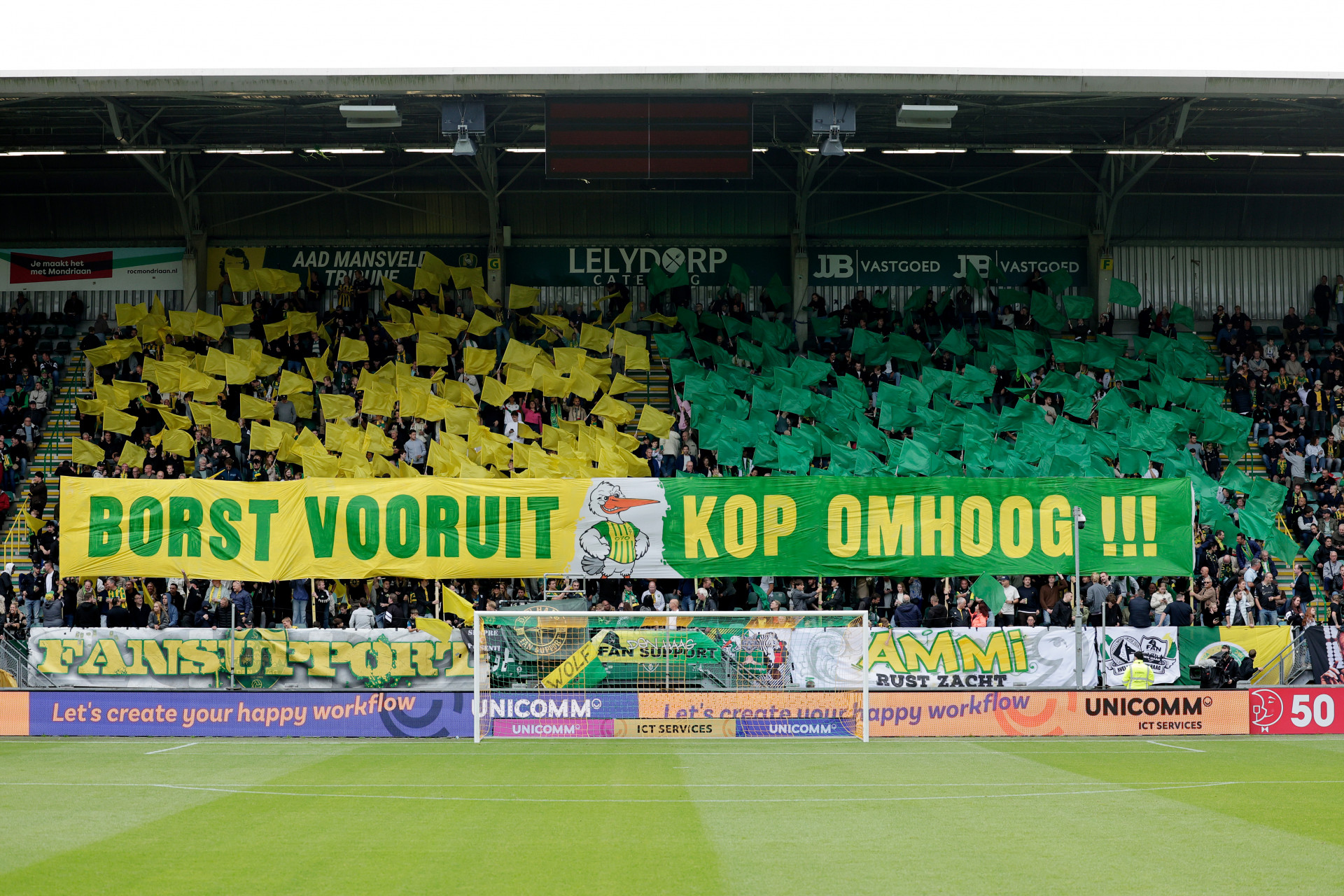 Spandoek van de ADO-supporters