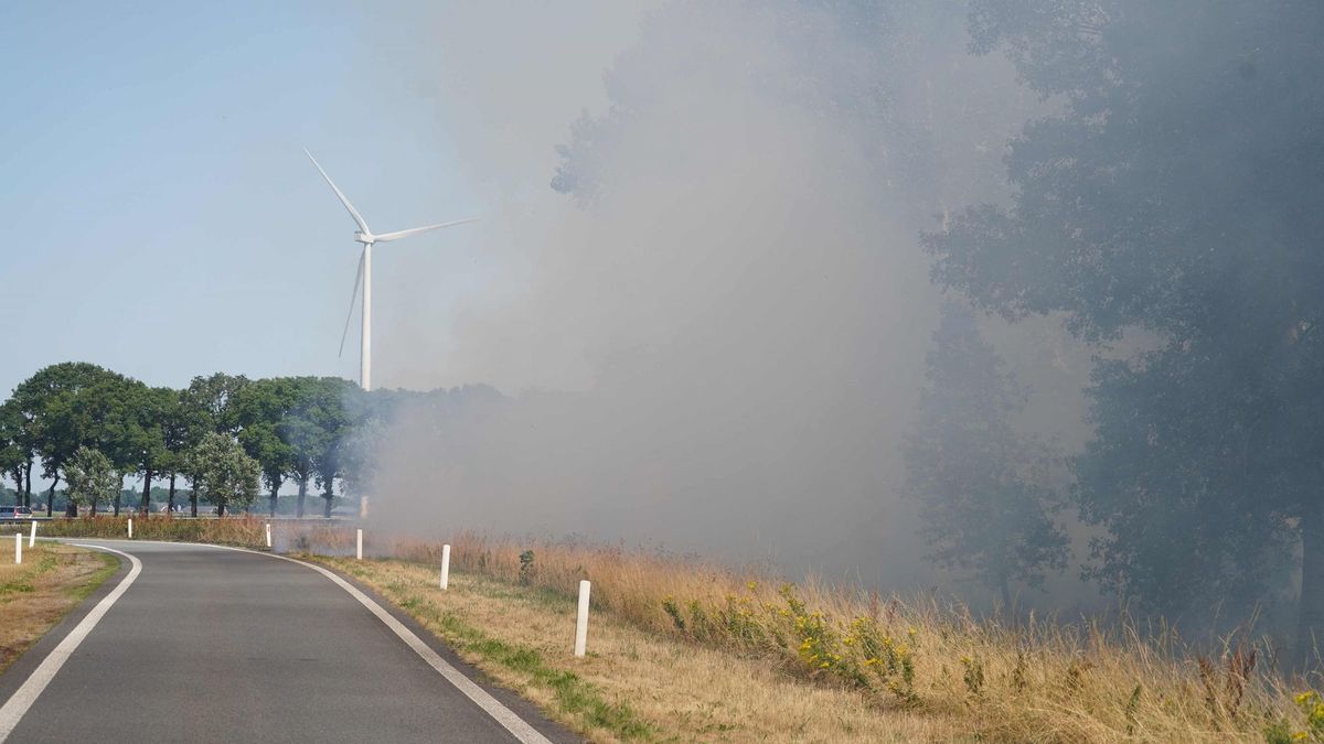 Bermbrand langs N33 bij Gieterveen
