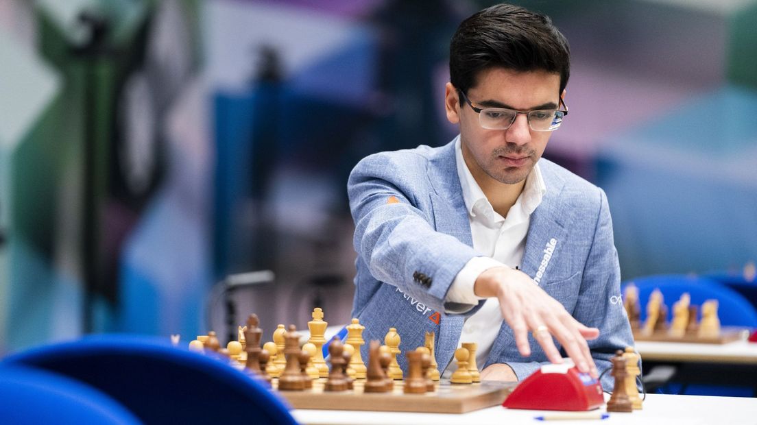 Anish Giri tijdens de laatste speelronde van het schaaktoernooi