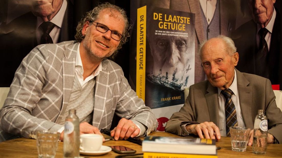 Schrijver Frank Krake en Wim Aloserij bij de verschijning van het boek in 2018.