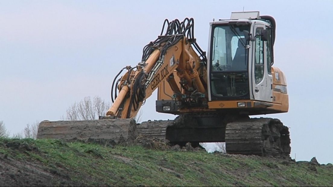 Waterschap Noorderzijlvest is bezig met de laatste werkzaamheden aan de dijk