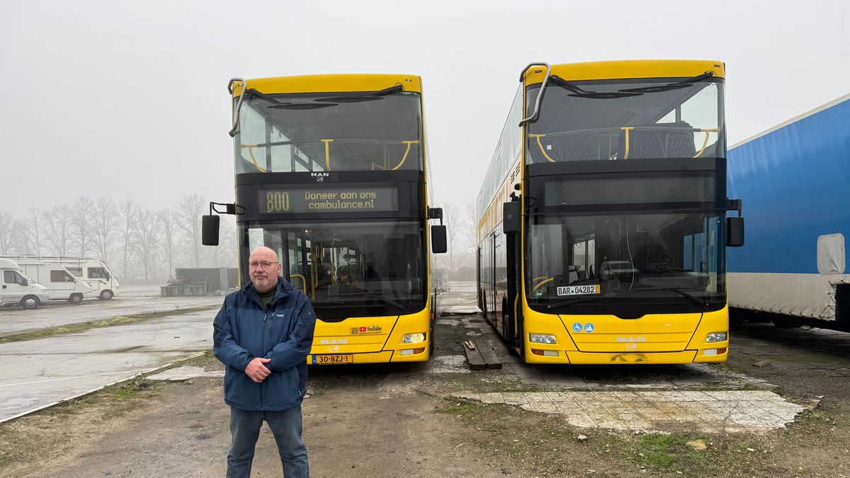 Rob bouwt grootste ambulance van Europa om mee te kamperen