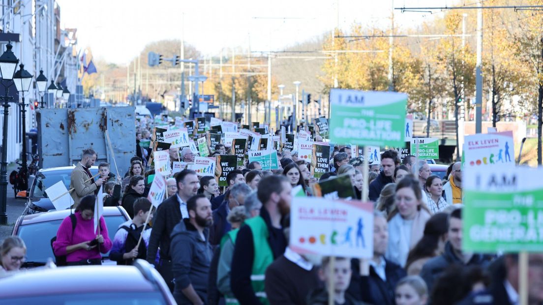 Anti-abortus demonstranten in het centrum van Den Haag