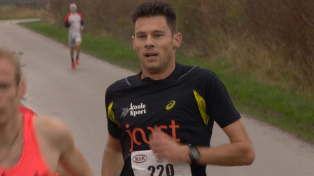 Martijn de Kok heeft de stratenloop in Zoutelande gewonnen
