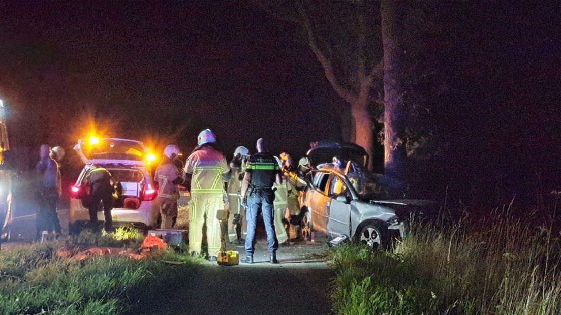 Man bekneld in auto na aanrijding op Haaksbergerstraat