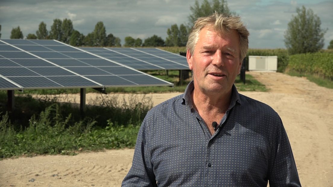 Masselink is blij met de wijngaard en de zonnepanelen.