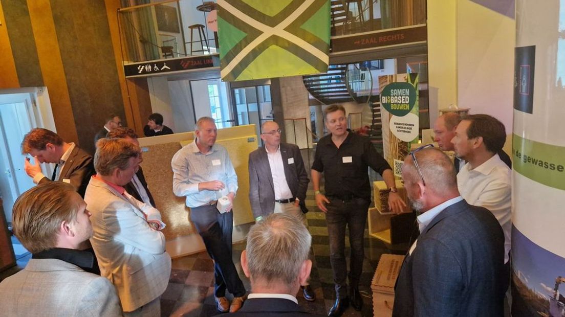 Eén van de 'podia'. Hier wordt gesproken over biobased bouwen.