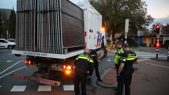 Fatbike botst op politievrachtwagen, passagier slaat met fiets op de vlucht Nieuws
