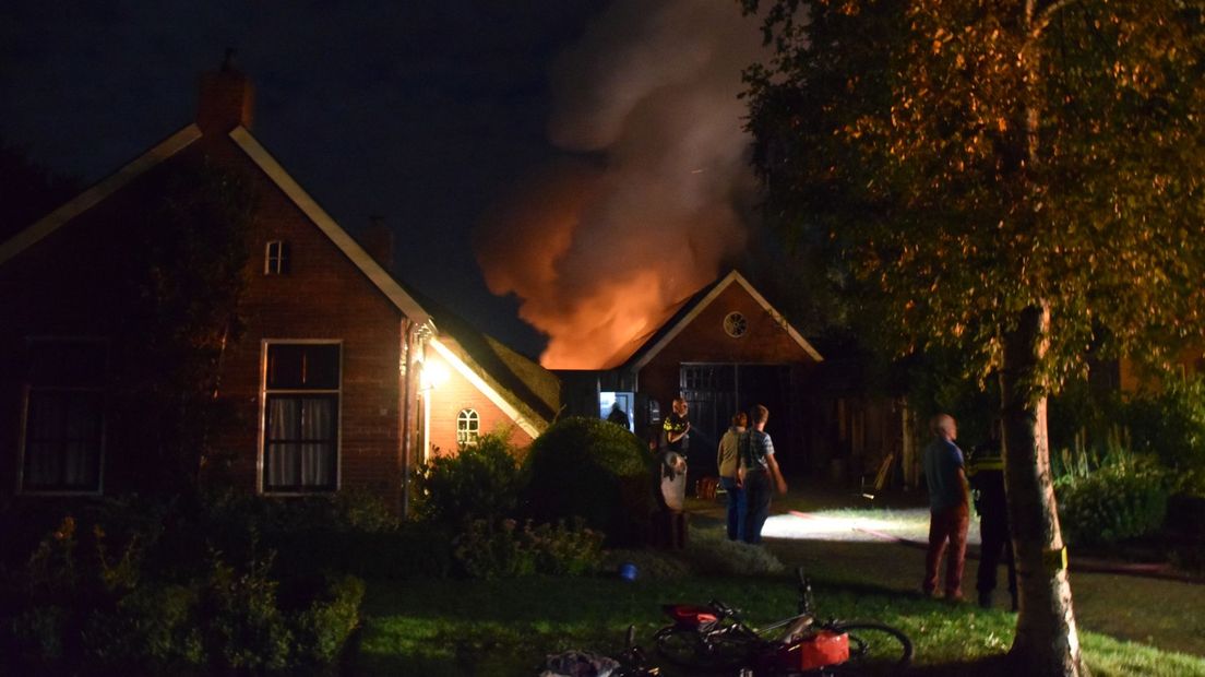 Uitslaande brand bij woning Peize