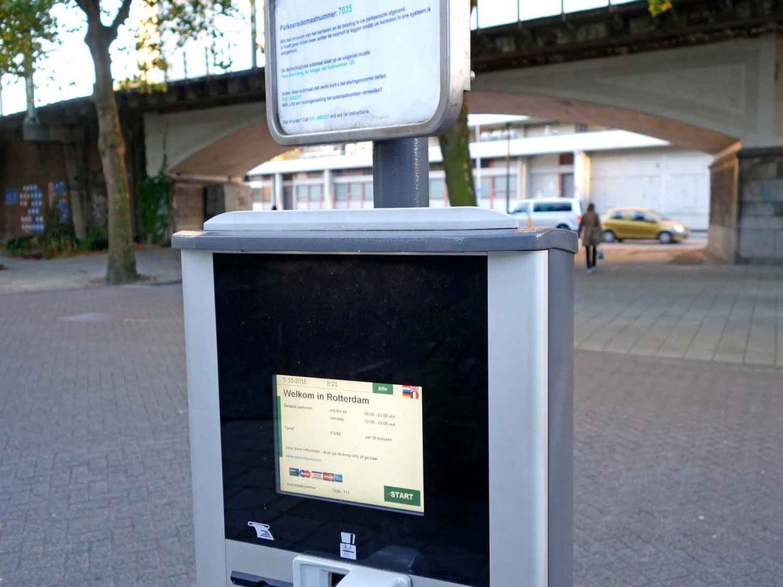 Een parkeerautomaat in Rotterdam