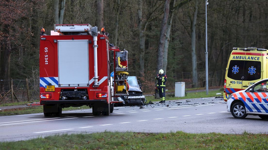 Frontale botsing op N35 bij Haarle