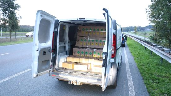 Bijna 200 flessen lachgas ingenomen tijdens mobiele controle, bestuurder aangehouden